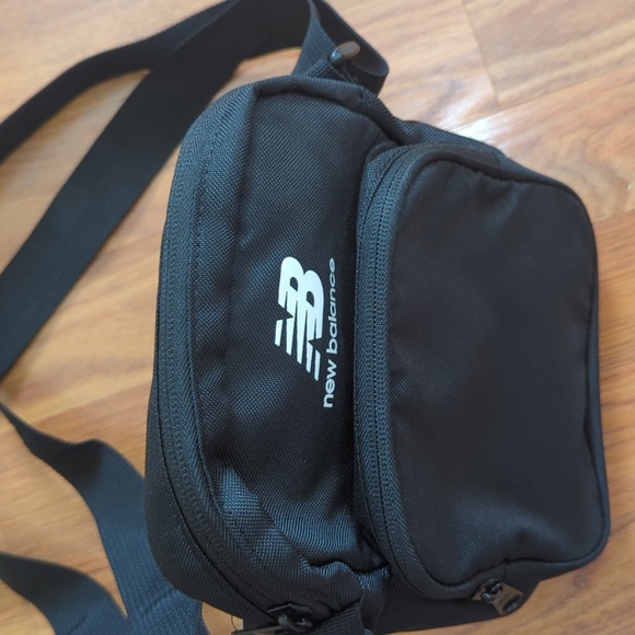 New Balance Sling Bag NWT - Picture 2 of 5